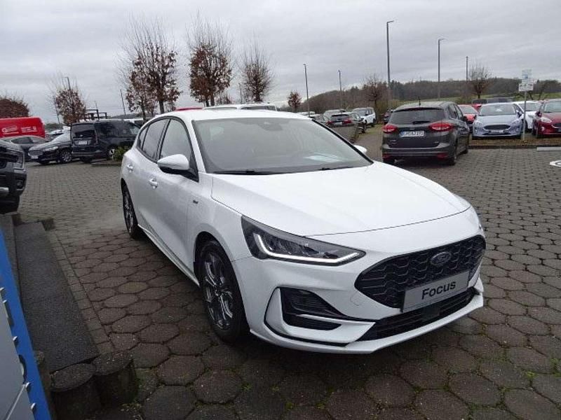 Gebraucht Ford Focus ST-Line 155 PS (114 kW) 2025 Frostweiß Limousine