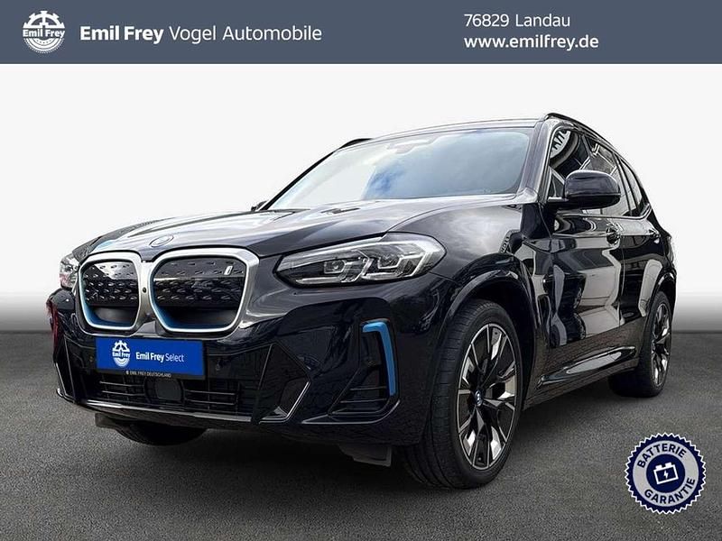 M carbonschwarz metallic Gebraucht 2022 BMW iX3 Impressive SUV | 44.440 € (Teuer) - Bild 1/3