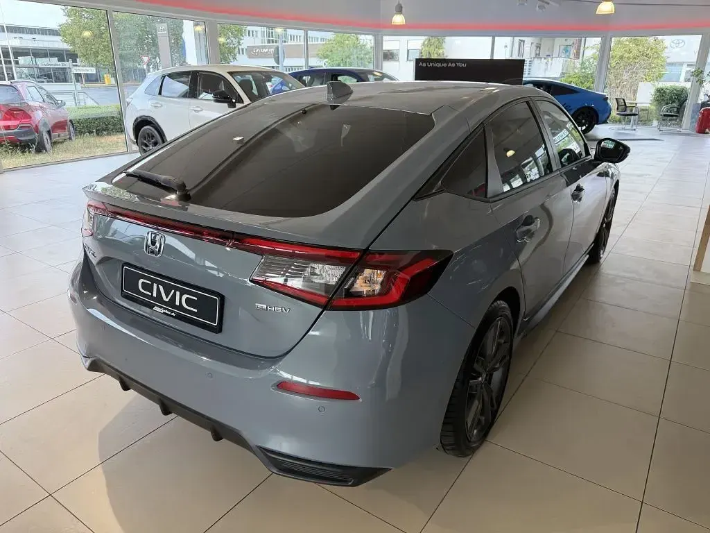 Neu Honda Civic Hybrid 184 PS (135 kW) 2026 Grau Limousine