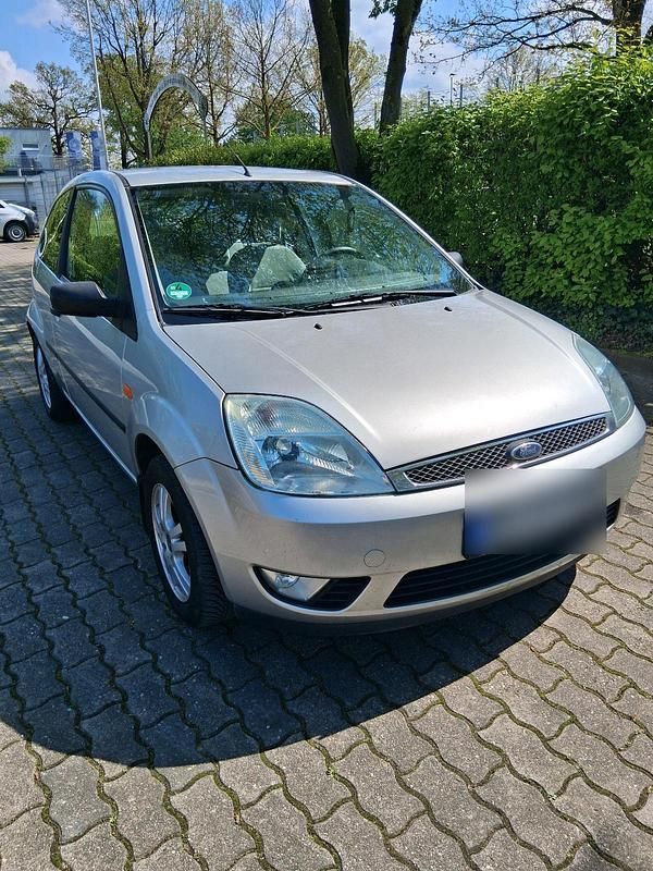 Usata Ford Fiesta Ghia 80 CV (58 kW) 2003 Argento Utilitaria