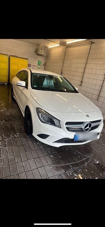 Gebraucht Mercedes CLA180 Shooting Brake 122 PS (89 kW) 2016 Weiß Kombi