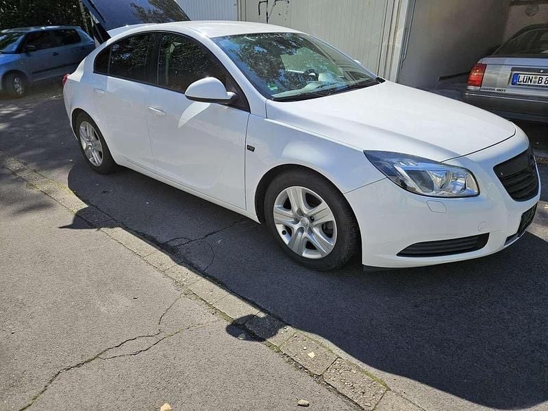 Weiß Gebraucht 2009 Opel Insignia Edition Limousine | 4.200 € (Fairer Preis) - Bild 1/4