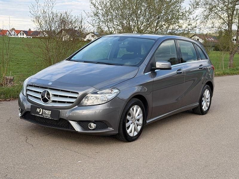 Gebraucht Mercedes B200 156 PS (114 kW) 2014 Grau Van / Kleinbus