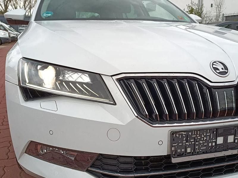 Gebraucht Skoda Superb Style 190 PS (139 kW) 2015 Moonweiss metallic Kombi