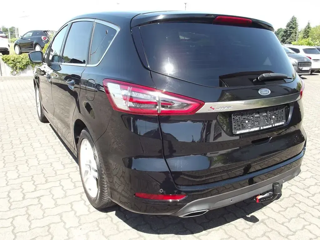 Gebraucht Ford S-MAX Titanium 179 PS (131 kW) 2017 Schwarz Van / Kleinbus