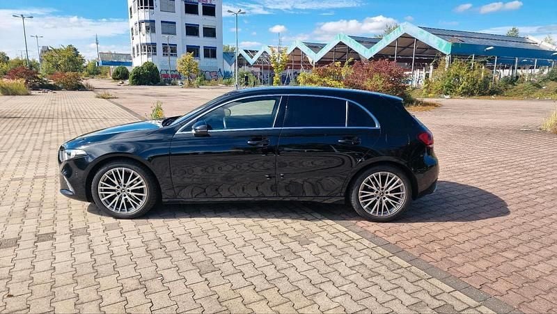 Gebraucht Mercedes A160 109 PS (80 kW) 2021 Schwarz Limousine