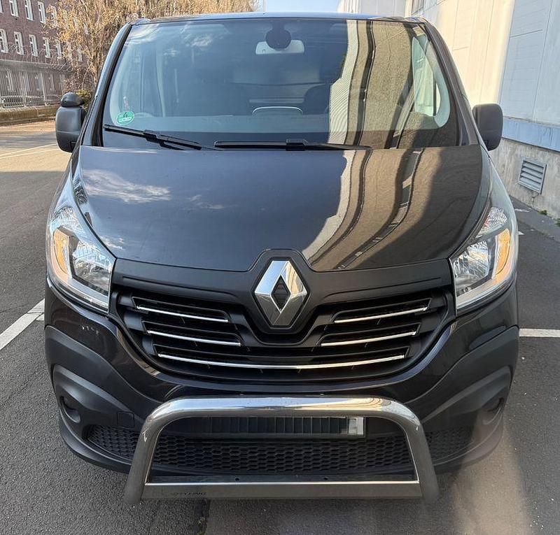 Gebraucht Renault Trafic 120 PS (88 kW) 2017 Schwarz Van / Kleinbus