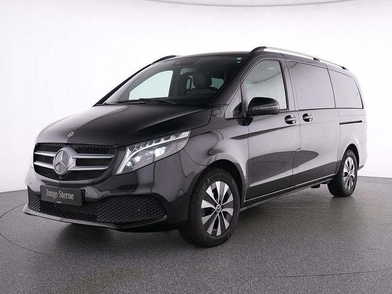 Schwarz obsidianschwarz metall Gebraucht 2024 Mercedes V300 Van / Kleinbus | 72.595 € (Superpreis) - Bild 1/4