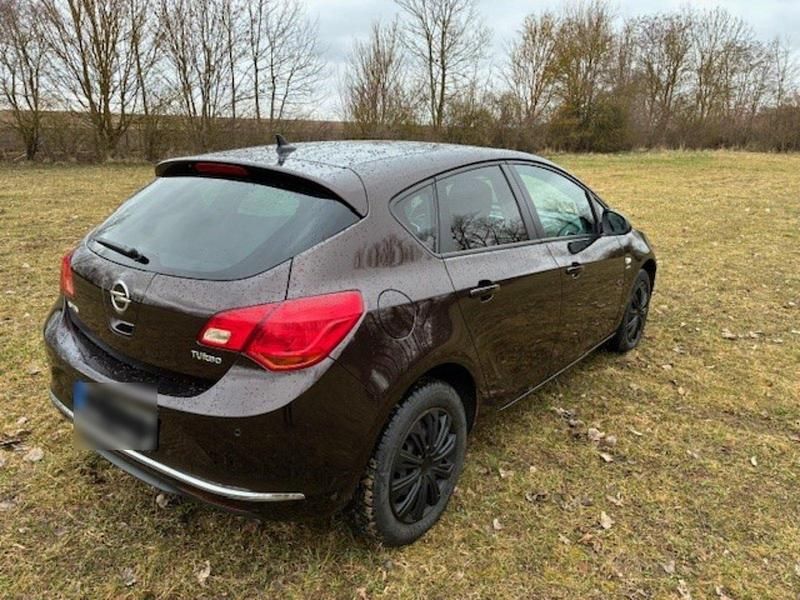 Gebraucht Opel Astra 140 PS (102 kW) 2013 Braun Limousine