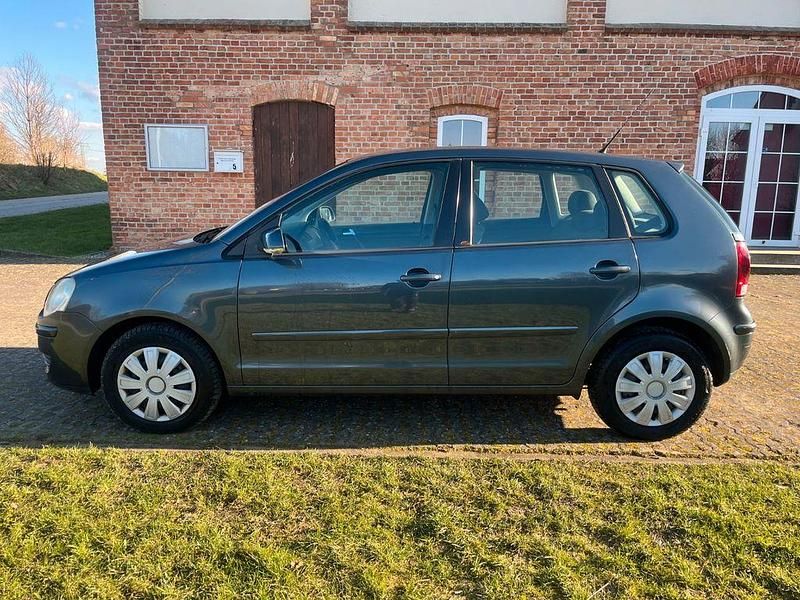 Gebraucht VW Polo Trendline 64 PS (47 kW) 2006 Blau Kleinwagen