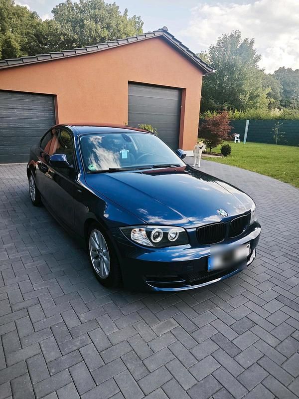 Blau Gebraucht 2010 BMW 118 Coupé Coupé | 7.777 € (Fairer Preis) - Bild 1/4