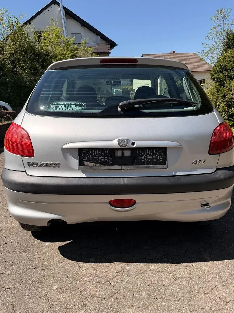 Gebraucht Peugeot 206 60 PS (44 kW) 2002 Silber Kleinwagen