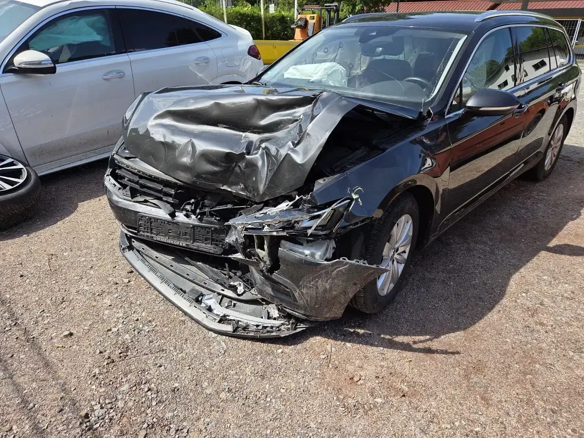 Gebraucht VW Passat Business 150 PS (110 kW) 2021 Grau Kombi
