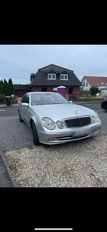 Silber Gebraucht 2002 Mercedes E320 Avantgarde Limousine | 2.600 € (Superpreis) - Bild 1/4