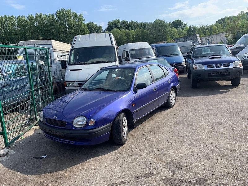 Blau Gebraucht 1998 Toyota Corolla XLi Limousine | 2.599 € - Bild 1/4