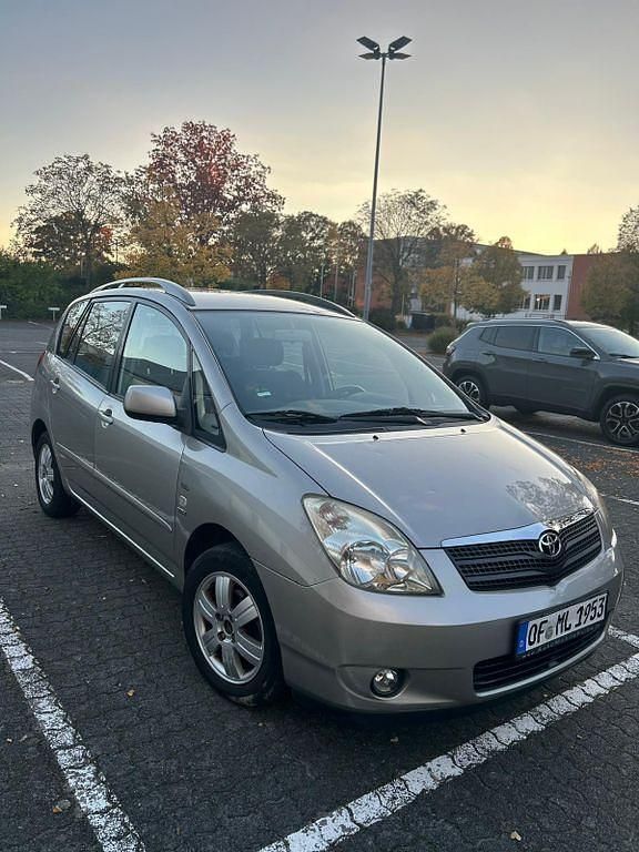 Beige Gebraucht 2003 Toyota Corolla Verso Van / Kleinbus | 2.999 € (Fairer Preis) - Bild 1/4