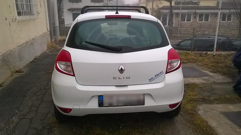 Gebraucht Renault Clio III 75 PS (55 kW) 2009 Weiß Kleinwagen