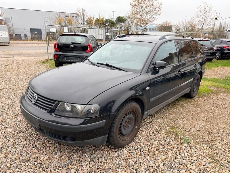 Schwarz Gebraucht 2000 VW Passat Kombi | 399 € (Superpreis) - Bild 1/4
