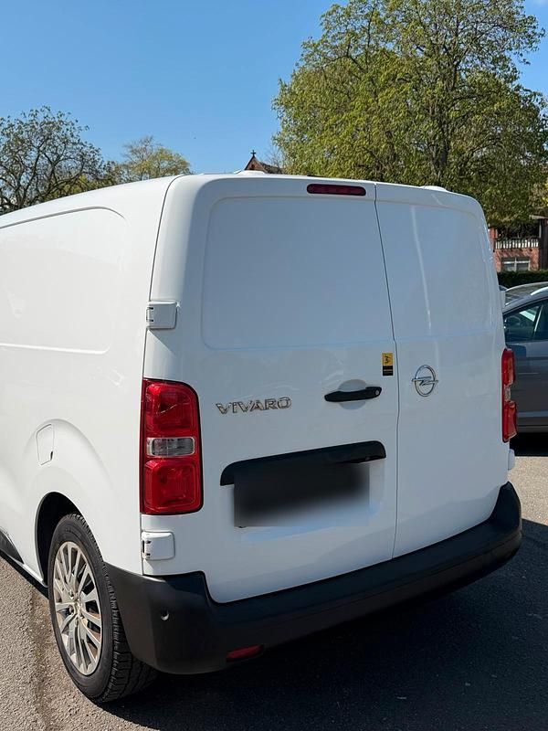 Gebraucht Opel Vivaro 143 PS (105 kW) 2020 Weiß Van / Kleinbus