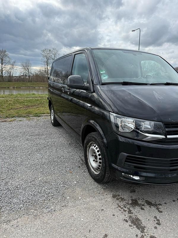 Używany VW T6 150 KM (110 kW) 2018 Czarny Van