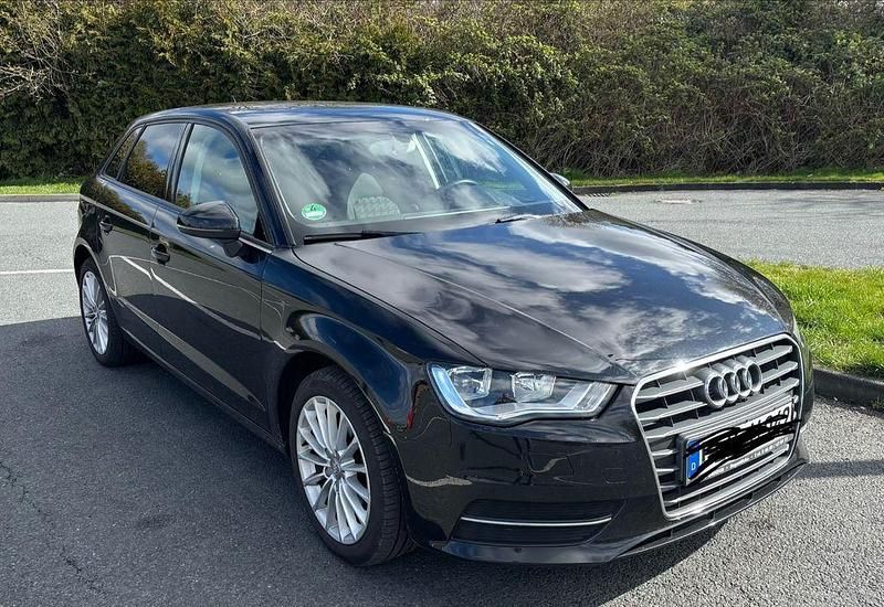 Gebraucht Audi A3 Attraction 110 PS (80 kW) 2015 Schwarz Kleinwagen