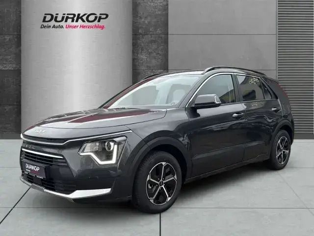 Stahlgrau Neu 2025 Kia Niro Spirit SUV | 43.349 € - Bild 1/4