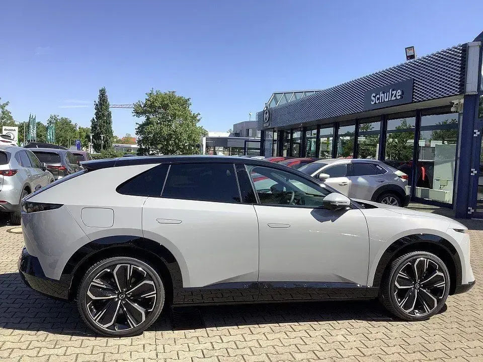 Neu Mazda CX-6e Takumi-Line 189 kW (258 PS) 2026 Grau SUV