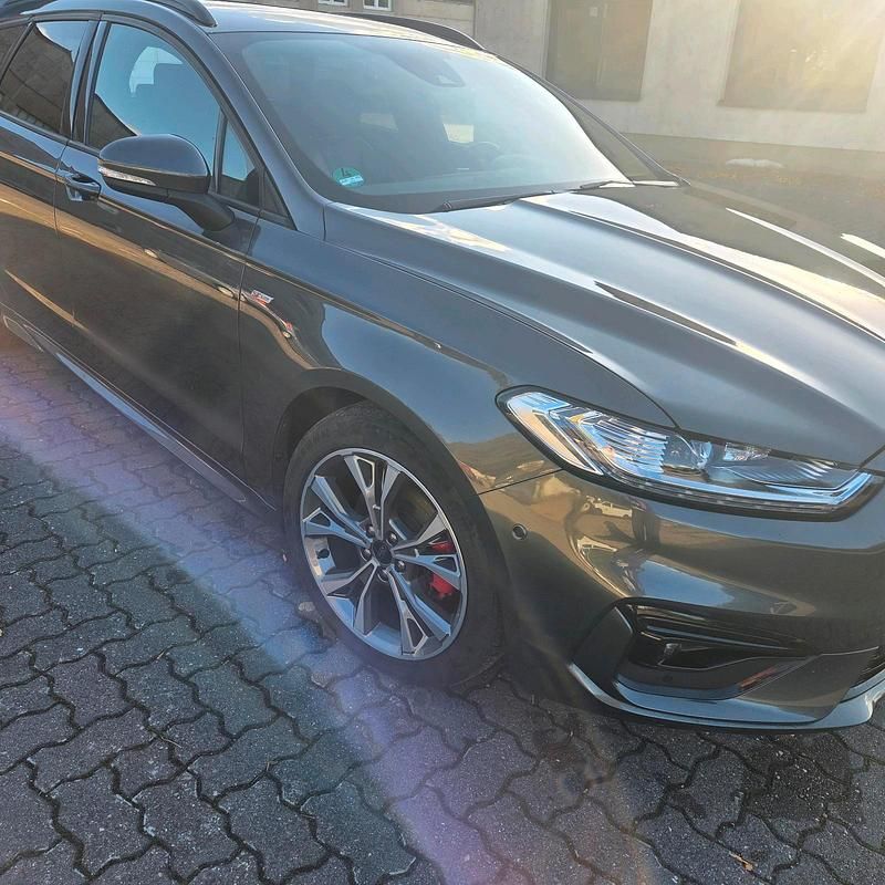 Grau Gebraucht 2021 Ford Mondeo ST-Line Kombi | 21.500 € - Bild 1/4