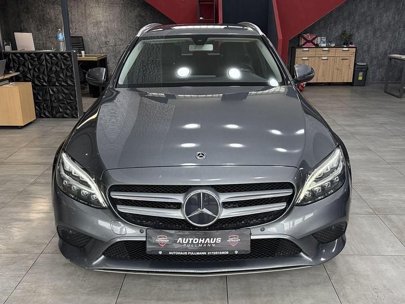 Gebraucht Mercedes C220 194 PS (142 kW) 2019 Grau Kombi