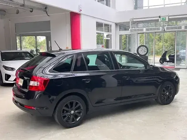 Gebraucht Skoda Rapid Joy 116 PS (85 kW) 2016 Schwarz Kleinwagen