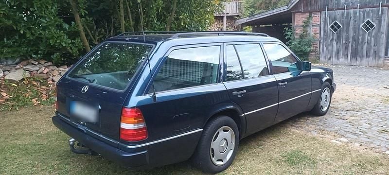 Gebraucht Mercedes E250 113 PS (83 kW) 1995 Blau Kombi
