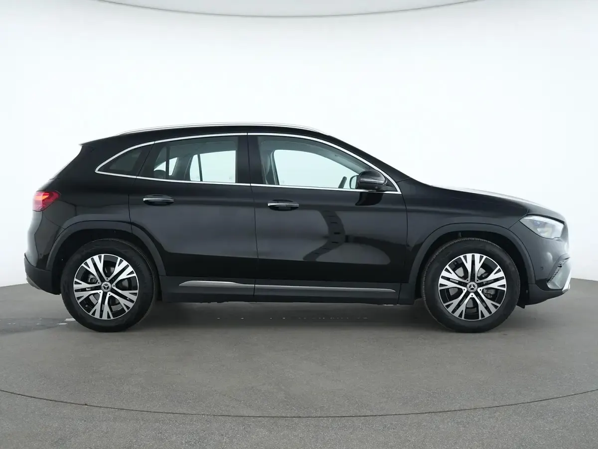 Gebraucht Mercedes GLA200 Progressive 163 PS (119 kW) 2025 Nachtschwarz SUV
