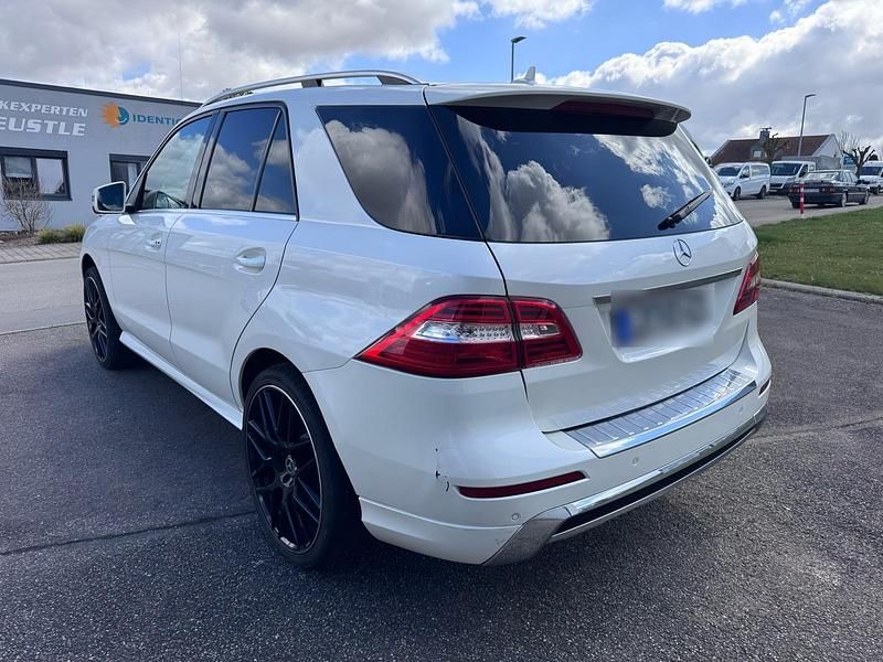 Gebraucht Mercedes ML350 258 PS (189 kW) 2013 Weiß SUV