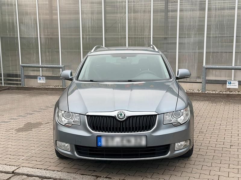 Gebraucht Skoda Superb 170 PS (125 kW) 2011 Grau Kombi
