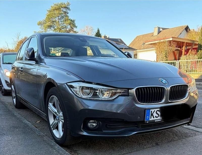Grau Gebraucht 2015 BMW 320 Advantage Limousine | 15.000 € (Fairer Preis) - Bild 1/4