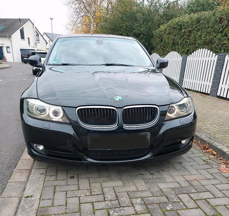 Schwarz Gebraucht 2011 BMW 320 Limousine | 7.000 € (Guter Preis) - Bild 1/3