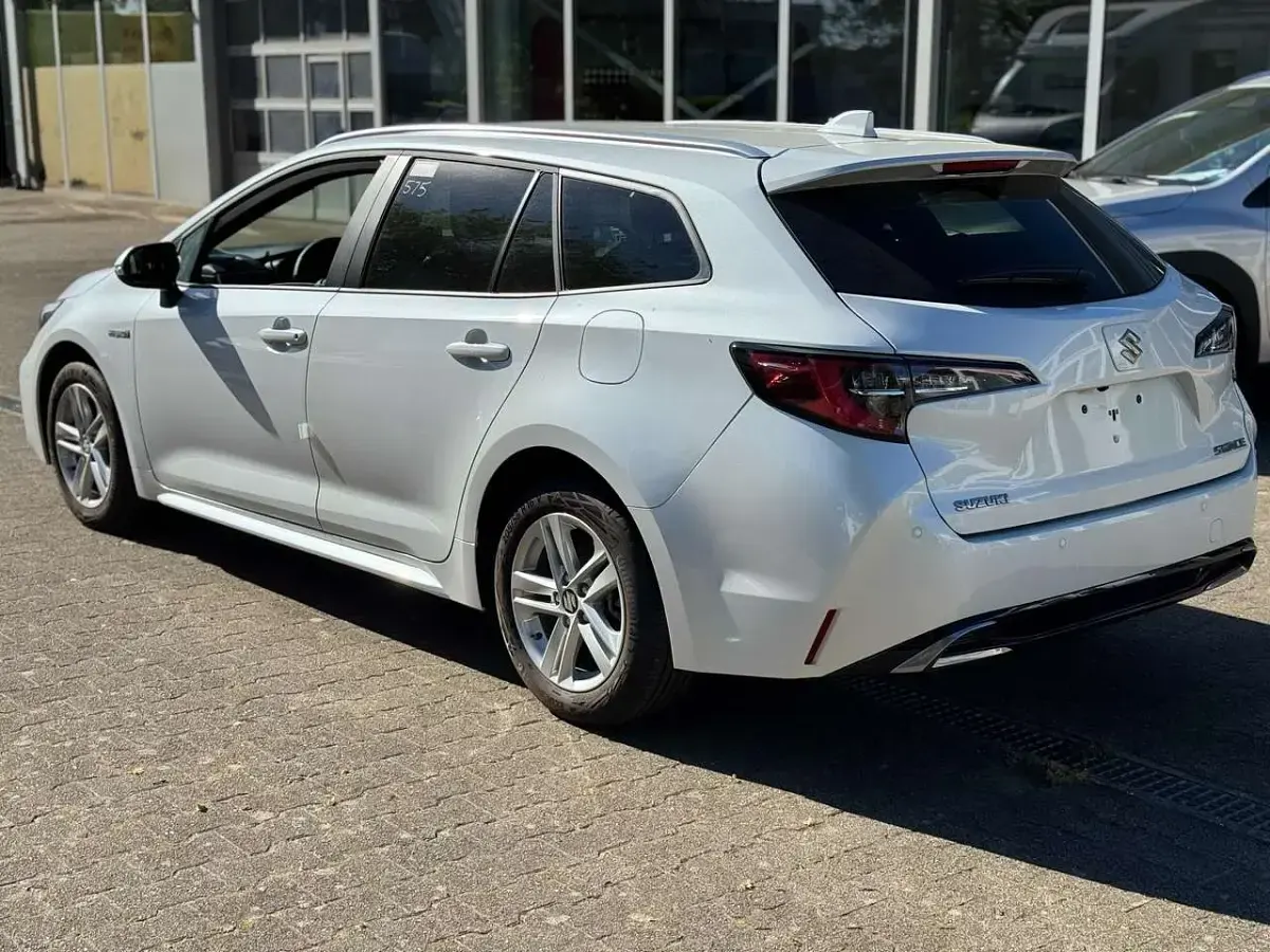 Neu Suzuki Swace Comfort+ 97 PS (71 kW) 2026 Weissmet. Kombi