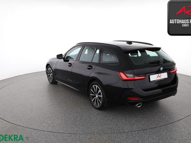 Gebraucht BMW 320e Shadowline 204 PS (150 kW) 2022 Schwarz Kombi