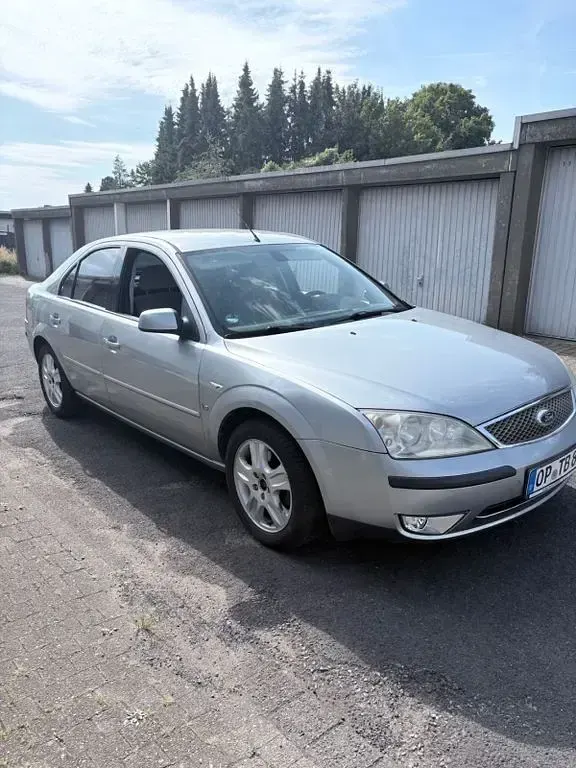 Gebraucht Ford Mondeo Ghia 170 PS (125 kW) 2003 Silber Limousine