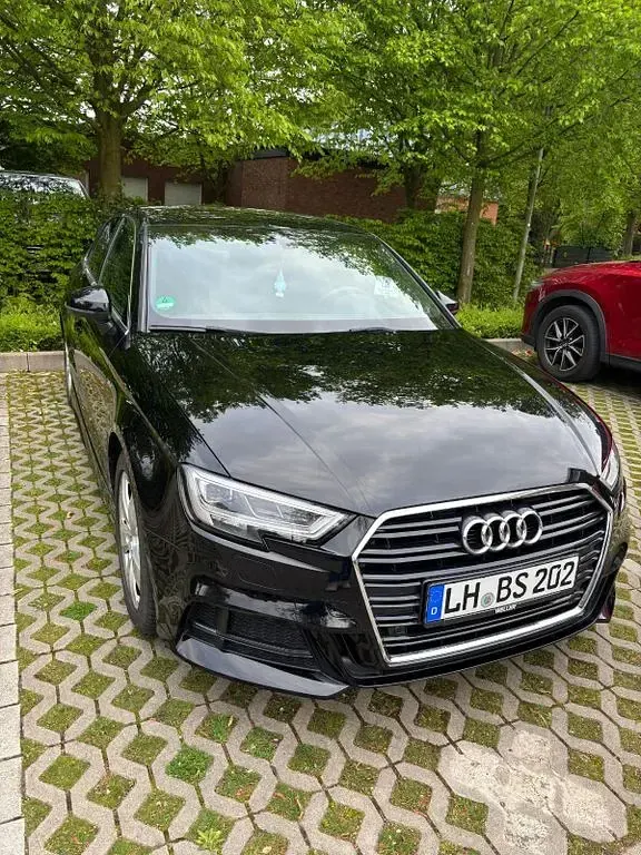Second-hand Audi A3 S-Line 150 CP (110 kW) 2019 Negru Berlinǎ