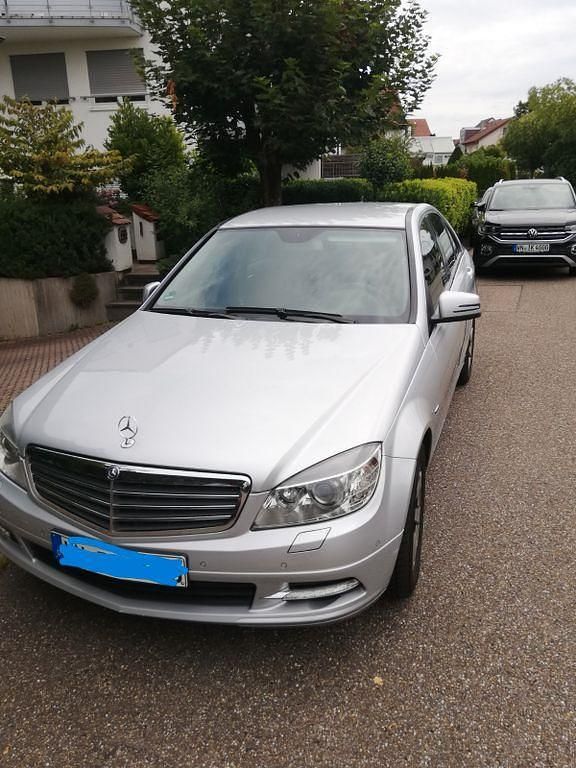 Silber Gebraucht 2010 Mercedes C180 Limousine | 6.499 € (Fairer Preis) - Bild 1/4