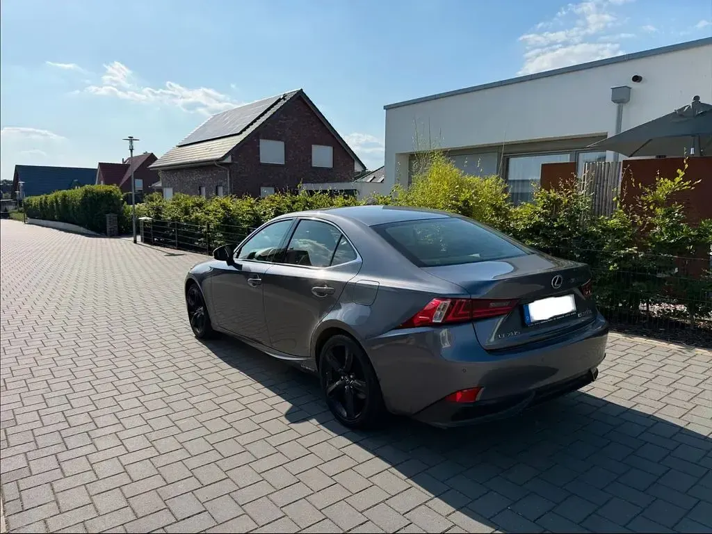 Gebraucht Lexus IS300h 181 PS (133 kW) 2016 Grau Limousine