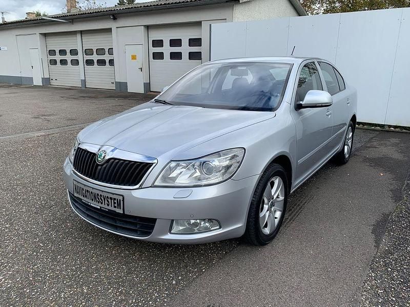 Silber Gebraucht 2011 Skoda Octavia Elegance Limousine | 7.250 € (Fairer Preis) - Bild 1/4