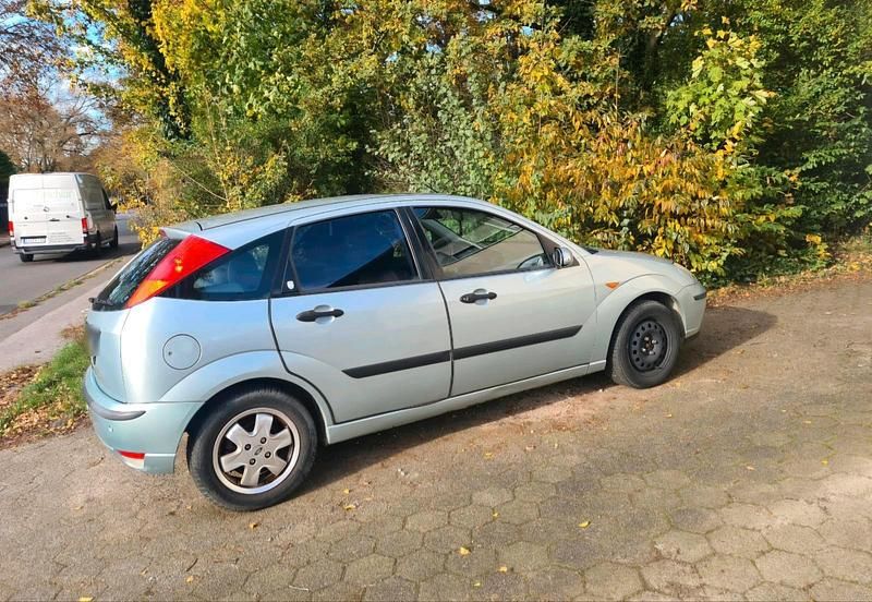 Second-hand Ford Focus 131 CP (96 kW) 2003 Albastru Berlinǎ