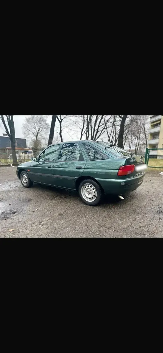 Gebraucht Ford Escort 101 PS (74 kW) 1999 Grün Limousine