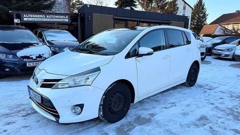 Weiß Gebraucht 2013 Toyota Verso Life Van / Kleinbus | 6.399 € (Etwas zu teuer) - Bild 1/4