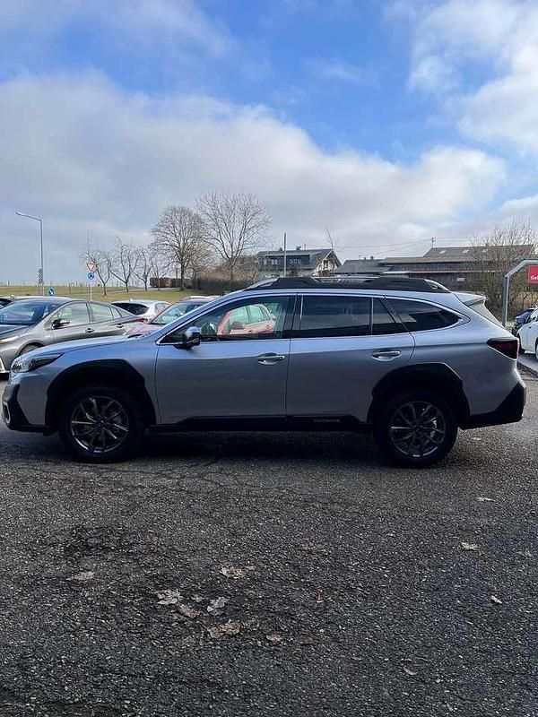 Neu Subaru Outback Platinum 169 PS (124 kW) 2025 Silber SUV