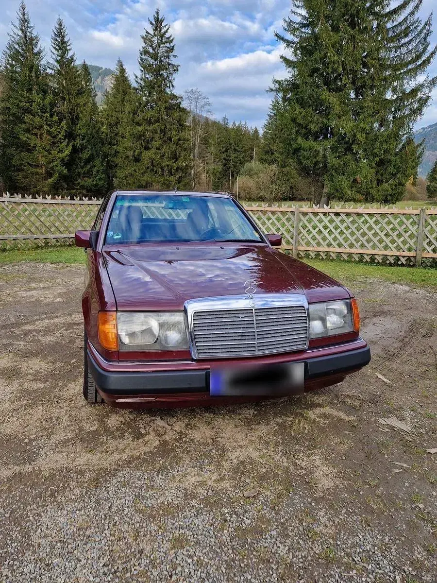 Gebraucht Mercedes E300 220 PS (161 kW) 1992 Rot Limousine