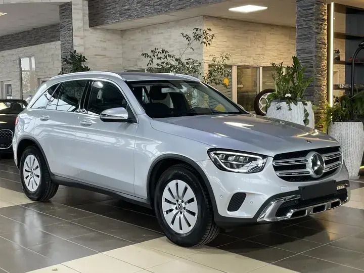 Silber iridiumsilber metalliclack (metallic) Gebraucht 2020 Mercedes GLC220 SUV | 30.870 € (Guter Preis) - Bild 1/4