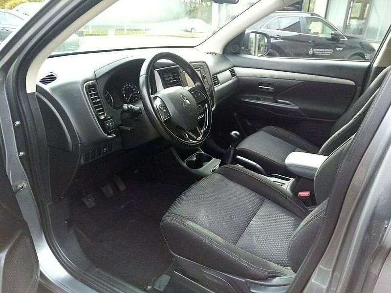 Gebraucht Mitsubishi Outlander 150 PS (110 kW) 2017 Grau SUV
